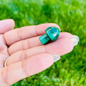 Sculpture de champignon en malachite naturelle verte rayée, cristal de guérison pour Reiki, Feng Shui, décoration, vente en gros - Product Image 4