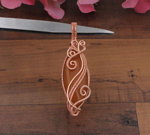 จี้ห้อยคอทำมือจากหินซันสโตนธรรมชาติ หุ้มด้วยลวดเงินแท้ชุบแพลตตินัม สไตล์วินเทจ สำหรับทุกเพศ สร้อยคอหินดิบทรงไม่สมมาตร - Product Image 4