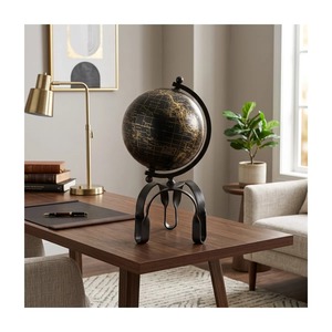 Globe en métal noir avec carte gravée en or, décoration de table style mid-century modern pour la maison ou le bureau - Product Image 1