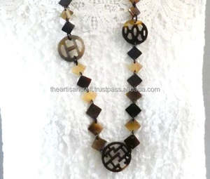 Collier à maillons en corne de buffle véritable Beau produit d'artisanat naturel avec finition laquée - Product Image 3