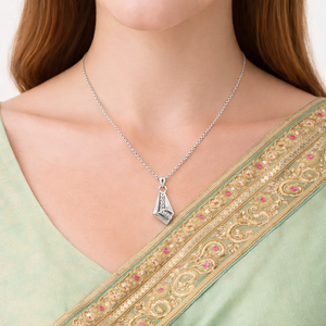 Collier Pendentif Géométrique Diamant Minimaliste, Design Triangle, Finition Polie, Chaîne à Maillons pour Femme, Idéal Cadeau - Product Image 4