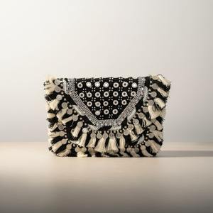 Bolso de mano bohemio con borlas para fiesta de bodas, de tela bordada con forma de almohada, con correa de cadena y colores personalizables - Product Image 3