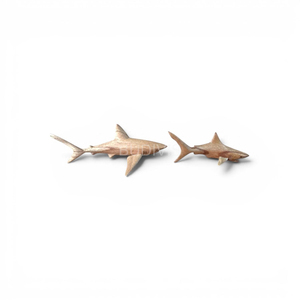 Juego de Dos Figuras de Tiburón Talladas a Mano en Madera, Decoración de Vida Marina de Bali, Colección Costera para Mesa - Product Image 2