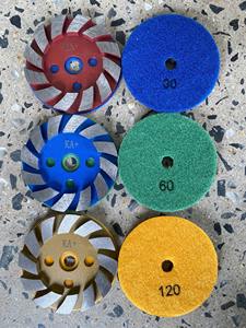 Disque de meulage diamant 100mm Base adhésive 50 à 55mm épaisseur OEM grain personnalisable #30 à #120 pour pierre à béton Vietnam - Product Image 4