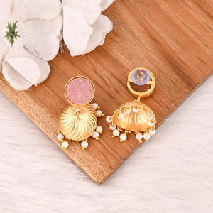Boucles d'oreilles en laiton plaqué or faites à la main avec chalcédoine rose et perles, bijoux fantaisie pour femmes - Product Image 5