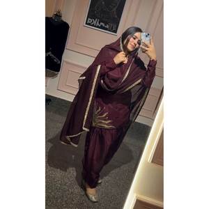 Ensemble robe de soirée élégante taille XL Belle tenue de soirée Top Bottom et Dupatta - Product Image 2