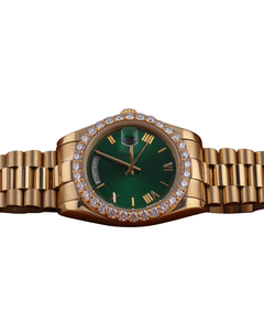 Reloj de pulsera unisex personalizado a mano con esfera verde, diamantes de moissanita VVS de corte redondo, totalmente mecánico y personalizable. - Product Image 1