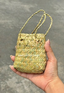 Bolsa Kete Tejida para Regalos, Mini Bolsa Kete Maorí de Seagrass, Tamaños Pequeños, Bolsa de Lino Duradera Hecha a Mano, Tamaño Pequeño, de Fábrica en Vietnam - Product Image 3