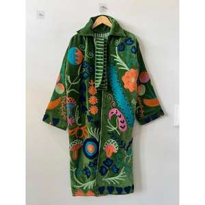 Kimono Bohemio Bordado a Mano en Terciopelo Verde, Chaqueta Tipo Bata, Elegante, Modesto, con Diseño Floral - Product Image 5