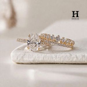 Anillo de compromiso de lujo con diamante cultivado en laboratorio de corte ovalado, conjunto de 3 piezas, tiara, corona y bandas curvas a juego para novia - Product Image 2