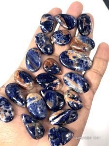 พลอยโซดาไลท์สีชมพูฟ้าธรรมชาติทรงหลวมแบบคาโบชอง ขนาดคละ 20 ถึง 30 มม. ประมาณ - Product Image 3