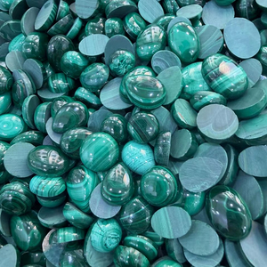 Malachite naturelle, taille calibrée, cabochon, couleur verte, pierre précieuse à prix abordable, vente en gros de pierres précieuses - Product Image 1