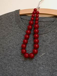 Collar de cuentas rojas para mujeres y hombres, estilo casual, joyería de resina acrílica, pieza de moda. - Product Image 3