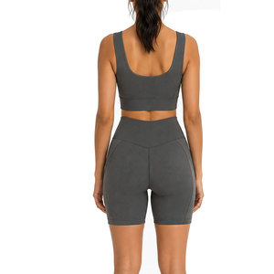 Ensemble de sport côtelé sans coutures tendance pour femme – Soutien-gorge de sport côtelé et short en tissu flexible, coupe fluide, élégant, deux pièces, tenue de sport - Product Image 2