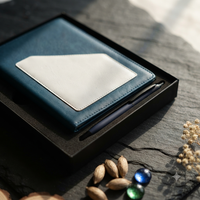 Ensemble cadeau de stylo à bille et agenda relié en velours PU bleu Aurelux Premium, poche latérale avant, 192 pages - Élégant et professionnel