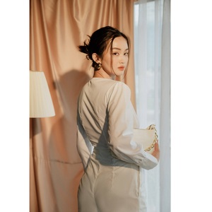 Nouvelles arrivées : Robe chemise en mousseline à manches longues, couleur unie, boutonnée, respirante, sexy, personnalisable avec logo, pour l'été - Product Image 1