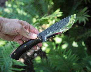 Cuchillo Zombie de Acero de Damasco con Punta Caída, Mango de Madera y Borde Biselado de 0.6 mm de Grosor - Product Image 1