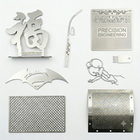 Art mural en acier inoxydable découpé au laser avec un design de feuilles moderne personnalisé, rétroéclairage LED électrique de précision 0,002 mm pour la décoration de la maison