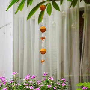 Chaînes de pluie décoratives en métal en forme d'abeille utilisées dans les hôtels, cafés et centres de villégiature pour une aménagement paysager unique inspiré de la nature, en provenance d'Inde. - Product Image 2