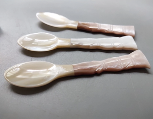 Cuillère décorative en nacre de coquille d'huître, fabriquée à la main au Vietnam, pour caviar, œufs, glace, café, dessert - Product Image 6