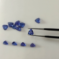 5,5 mm violett-blaue Tansanit-Edelsteinperle in Trillion-Form, echter natürlicher loser Edelstein für Schmuckdesign von indischem Lieferanten.