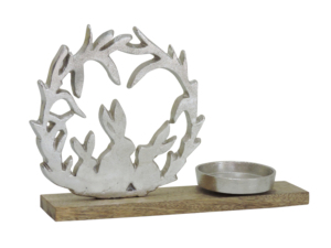 Élégants lapins de Noël faits à la main en aluminium dans une couronne avec porte-bougie sur base en bois, décoration - Product Image 1