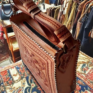 กระเป๋าสะพายข้างสไตล์วินเทจแฟชั่นทันสมัยสำหรับผู้หญิงและเด็กผู้หญิง กระเป๋าถือเก๋ไก๋ ปิดด้วยซิป หนังแท้ - Product Image 3