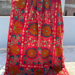 Edredón de Terciopelo Suzani Hecho a Mano, Ecológico, para las Cuatro Estaciones, Suave para la Piel, con Bordado Floral, Cubrecama Decorativo Estilo Boho - Product Image 4