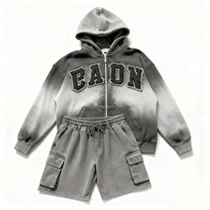 Ensemble deux pièces homme : sweat à capuche zippé en molleton épais dégradé avec broderie lettre appliquée et short cargo oversize – Collection Automne - Product Image 1