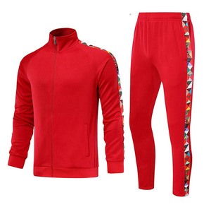 Conjunto Deportivo Premium para Hombre, Chaqueta con Cierre Completo y Pantalones Negros, Mangas Estampadas, Estilo Deportivo, para Otoño, Corte Regular, Poliéster - Product Image 1