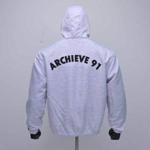 Chaqueta Cortavientos Ligera Personalizada de Alta Calidad para Hombre, Tejido de Poliéster Ventilado y Transpirable, Diseño Retro con Cierre - Product Image 5