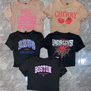เสื้อครอปท็อปพิมพ์ลายกราฟิก Y2K สำหรับผู้หญิง แขนสั้น คอกลม ทรงเข้ารูป พิมพ์ลายตัวอักษร - Product Image 2