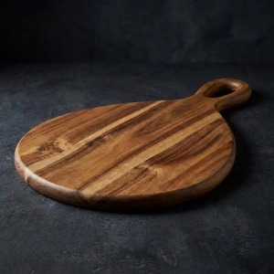 Planche à découper ronde en bois avec poignée, grain de bois naturel, bloc de découpe de cuisine, plateau de service durable par Universal Overseas - Product Image 4