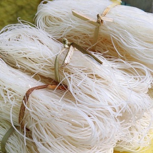 Nouilles de riz blanc cru séchées, ingrédient pour la cuisine asiatique - Product Image 5