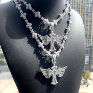 Collar de cruz de plata de ley 925 con diamantes de moissanita, joyería hip hop con incrustaciones de diamantes, colgante personalizado unisex. - Product Image 2