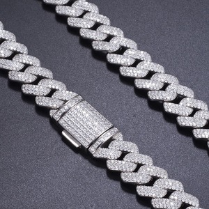 Collar de Cadena Cubana de Moissanita con Aspecto de Diamante, Joyería Hip Hop de Exportador Indio, con Estructura Resistente y Brillo Intenso, en Venta - Product Image 4