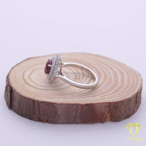 Anillo de Compromiso con Diamante Cultivado en Laboratorio y Rubí, Corte Redondo, Oro Blanco, Estilo Vintage, Regalo de Boda o Aniversario para Mujer - Product Image 4