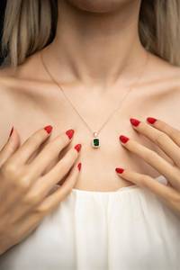 Colgante de plata esmeralda para mujer, plata de ley 925, chapado en oro de 14 quilates, hecho a mano, joyería verde solitaria, regalo para ella - Product Image 4