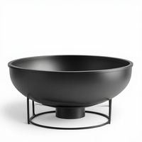 Brasero de jardin moderne en métal Royal Ember, conçu pour des rassemblements élégants en plein air, offrant chaleur et une ambiance sophistiquée dans les aménagements paysagers.