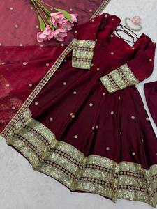 Nuevo Vestido Anarkali de Seda para Mujer con Hilo y Lentejuelas, con Falda y Dupatta, en un Estilo Moderno - Product Image 6