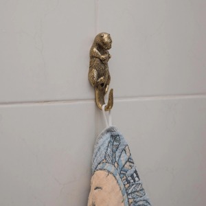 ตะขอแขวนผนังทองเหลืองสะดุดตา ดีไซน์สวยงาม เหมาะสำหรับห้องเด็ก สำนักงาน โรงแรม และร้านอาหาร ของตกแต่งผนังจากอินเดีย - Product Image 6