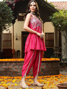 Conjunto Tradicional Indio de Kurti Rosa Bordado de Secado Rápido con Pantalones Dhoti, Corte Regular, Largo hasta la Rodilla, en Rayón, para Mujer, Ideal para Diwali - Product Image 2