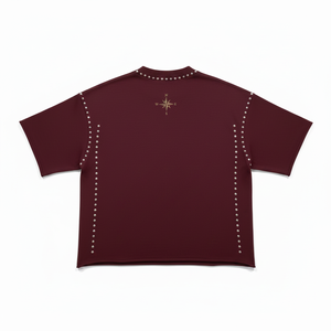 Camiseta Oversize para Hombre Color Borgoña con Detalles de Pedrería y Logotipo de Brújula en la Espalda, Estilo Urbano, Manga Corta, Jersey de Algodón, Cuello Redondo - Product Image 2