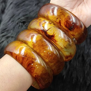 Brazalete de Resina Hecho a Mano, Adorno Étnico Elegante para Mujer con Diseño Distintivo, Ligero como una Pluma - Product Image 1