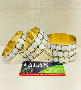 Brazaletes de Concha de Mar Chapados en Oro Ecológicos de Primera Calidad, Joyería Moderna y Elegante para Mujer, Ideal para Fiestas y Bodas - Product Image 4