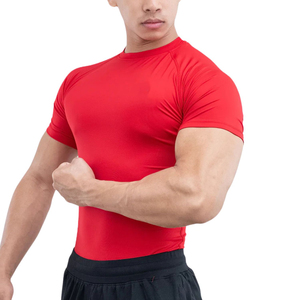 Matériaux doux pour un entraînement régulier. T-shirts de compression pour hommes conçus pour la mobilité lors d'entraînements intenses. T-shirts de compression pour hommes. - Product Image 4