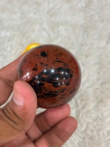 Sphère d'obsidienne acajou avec de riches motifs brun chocolat et noirs, texture de verre volcanique brillante, forme arrondie - Product Image 2