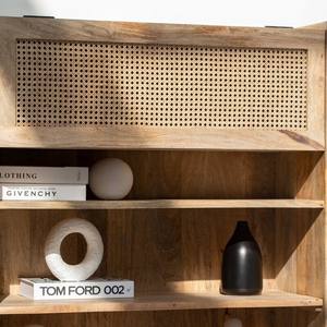 Vitrine en rotin Vandana Altis Optima, design moderne de meubles de rangement en rotin naturel tissé - Product Image 5