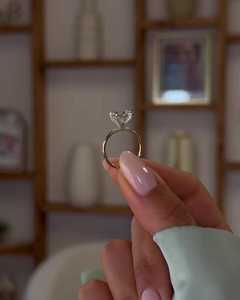 Bague de fiançailles solitaire en or massif 14K avec diamant de laboratoire taille coussin 3 carats, sertie à griffes, pour demande en mariage, bijoux fins uniques 1,5 mm - Product Image 5