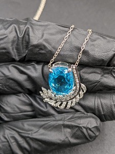 Pendentif classique en argent 925 avec moissanite et topaze, motif feuille orné de strass, collier en alliage pour femme, cadeau - Product Image 1